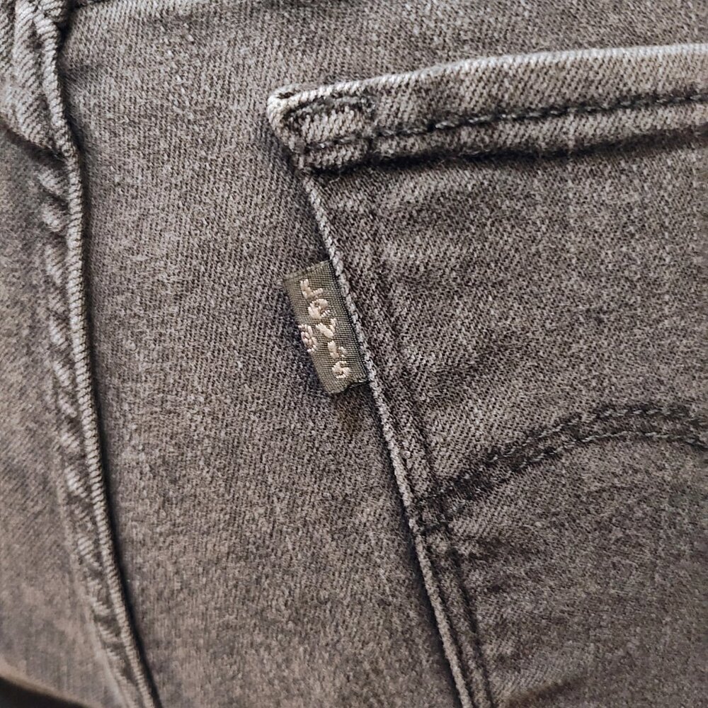 Levi's 711 Skinny Jeans, Size 33, Gently Used - Picture 4 of 6